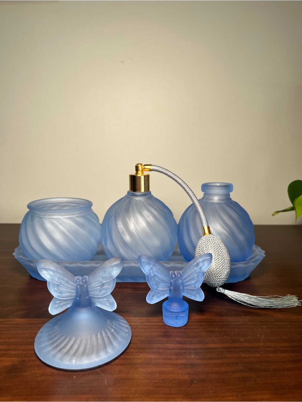 Vtg Vanity Set Frosted Glass Butterfly β’ Perfume Atomizer Powder Jar Hollywood - Picture 8 of 15